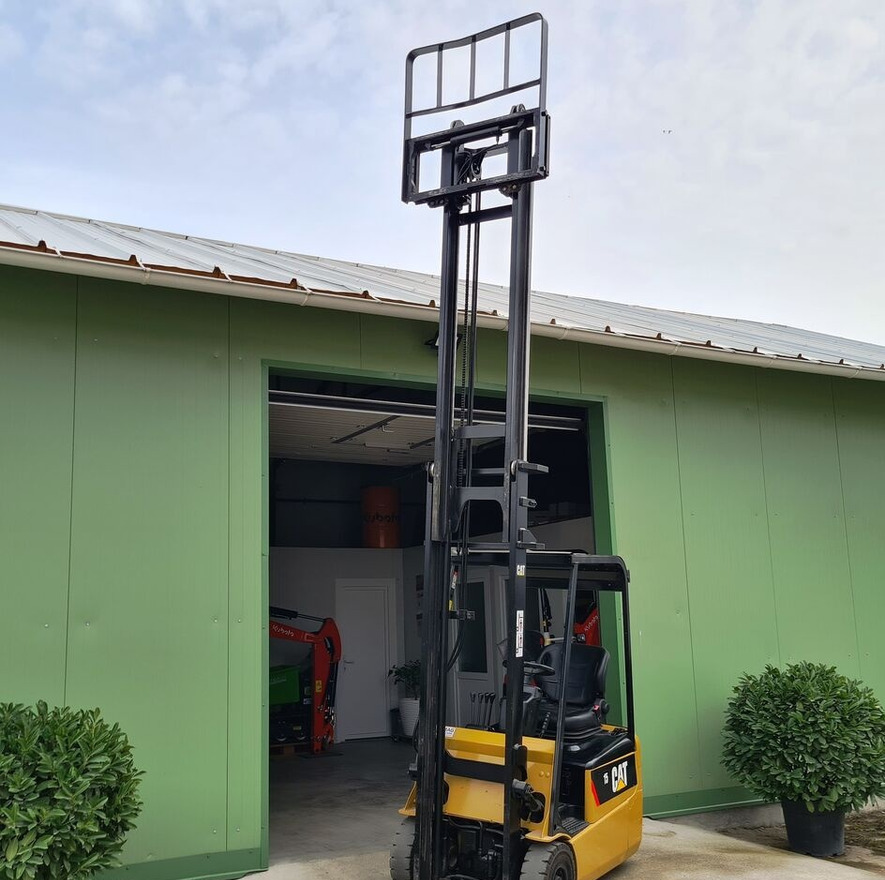 Caterpillar 15 - מלגזה: תמונה 2 Caterpillar 15 - מלגזה: תמונה 2