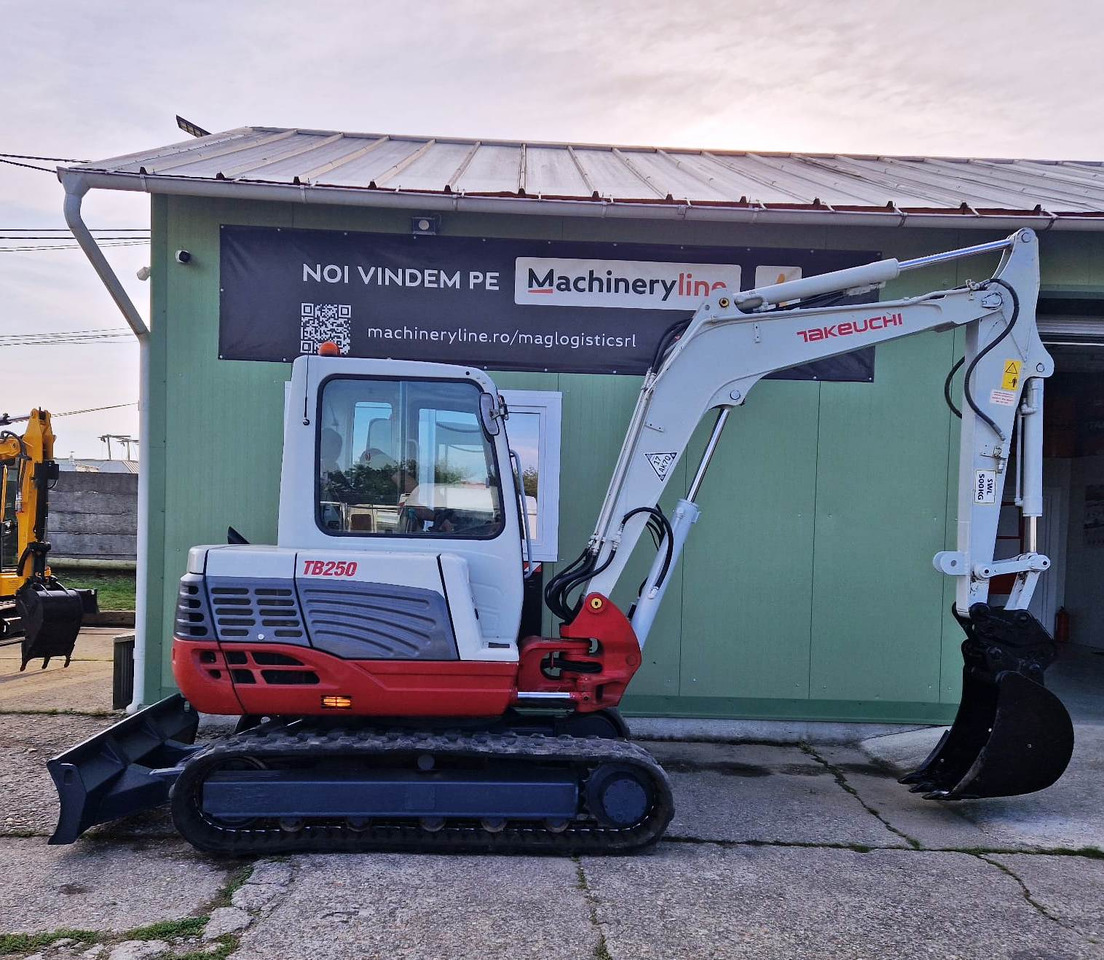 TAKEUCHI TB250 - מיני מחפר: תמונה 4 TAKEUCHI TB250 - מיני מחפר: תמונה 4