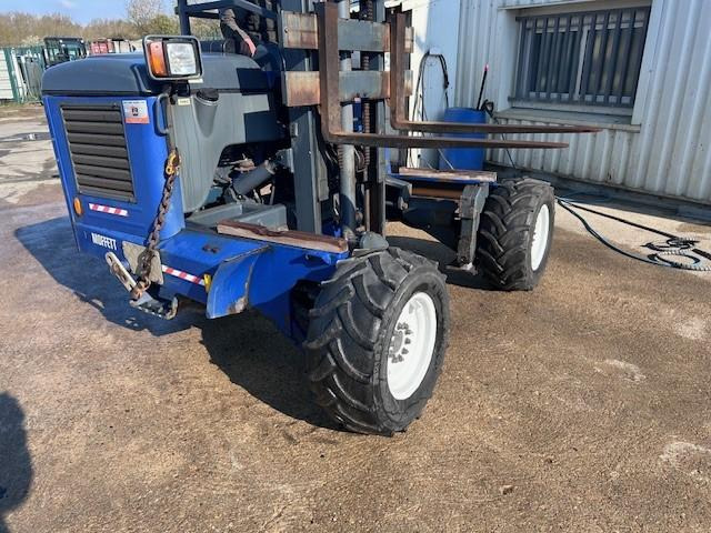 MOFFET M8-25.4 3X3X3 M8-25.4 MULTIDIRECTIONNEL - מלגזה מותקנת על משאית: תמונה 3 MOFFET M8-25.4 3X3X3 M8-25.4 MULTIDIRECTIONNEL - מלגזה מותקנת על משאית: תמונה 3