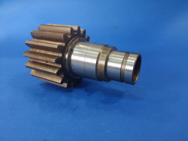 010060A Wałek silnika obrotu Sunward SWE 17, SWE 15 - מנוע נדנדה עבור מכונת בנייה: תמונה 1 010060A Wałek silnika obrotu Sunward SWE 17, SWE 15 - מנוע נדנדה עבור מכונת בנייה: תמונה 1