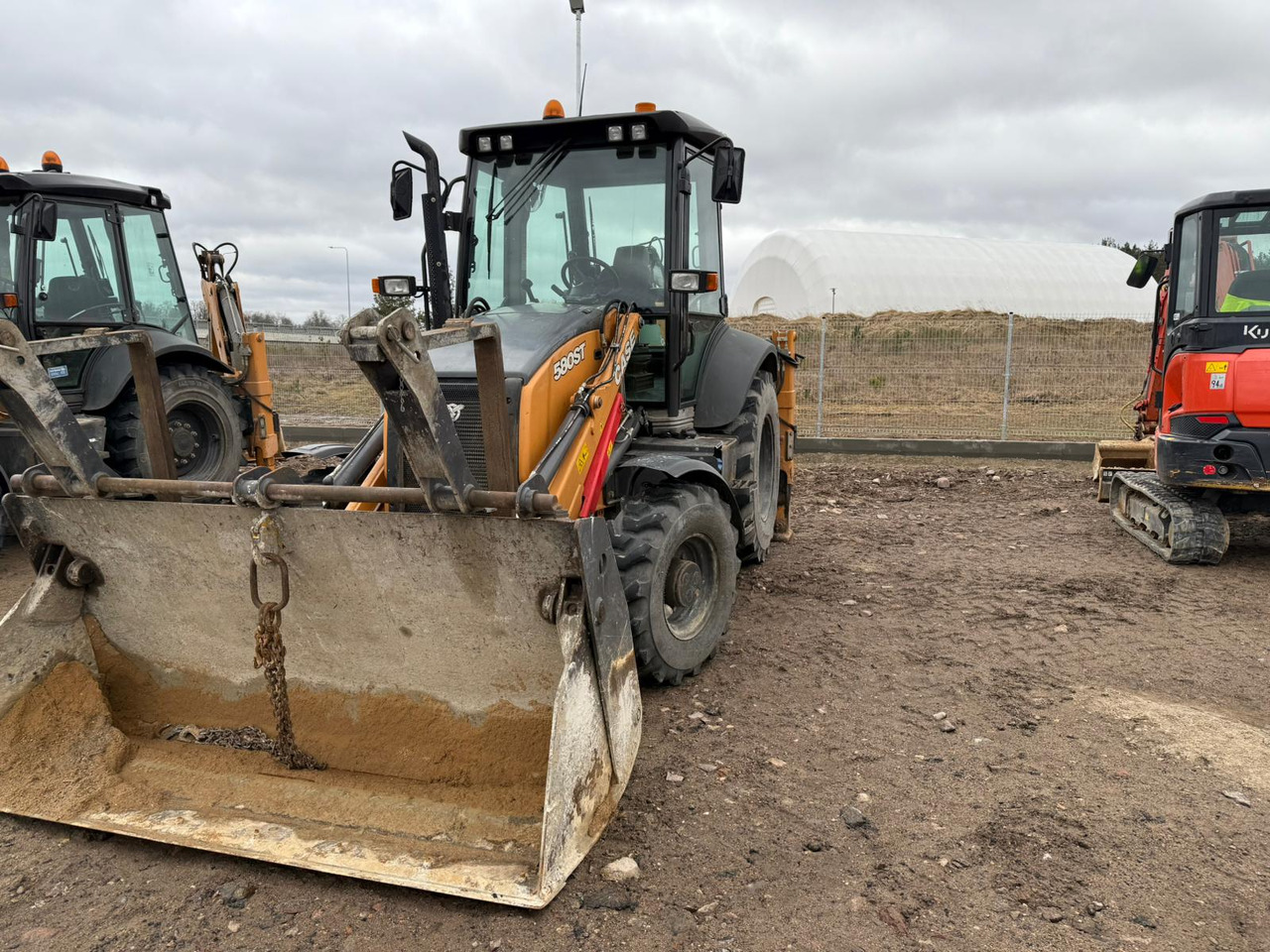 CASE 580 ST - מחפרון: תמונה 2 CASE 580 ST - מחפרון: תמונה 2