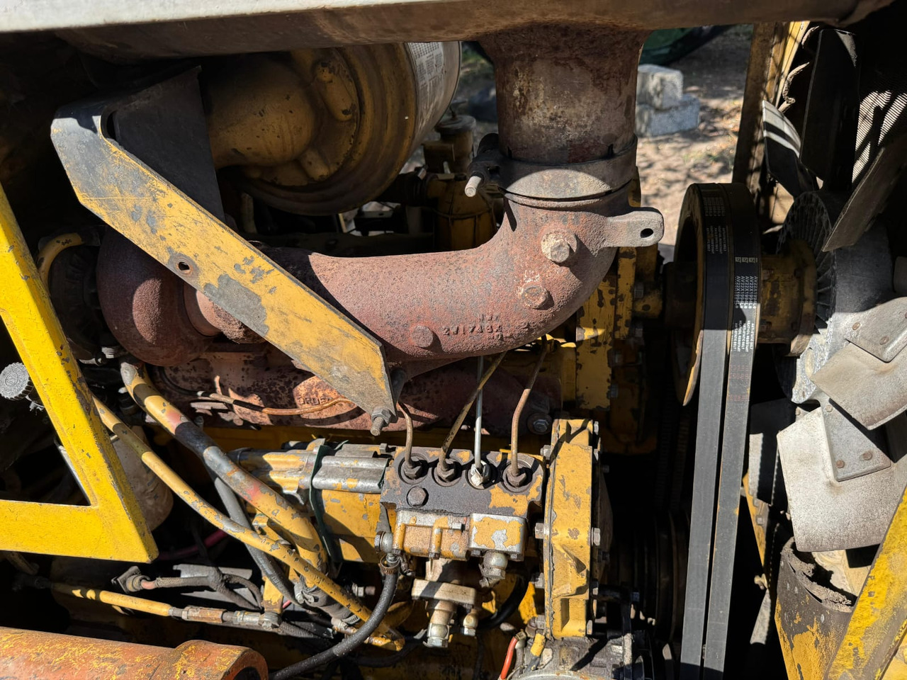 דחפור CATERPILLAR D4H LGP: תמונה 10 דחפור CATERPILLAR D4H LGP: תמונה 10