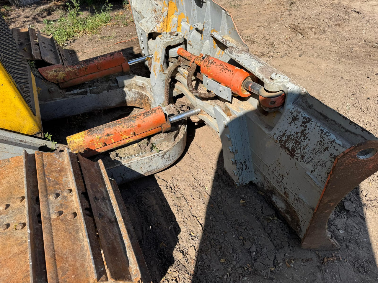 דחפור CATERPILLAR D4H LGP: תמונה 11 דחפור CATERPILLAR D4H LGP: תמונה 11