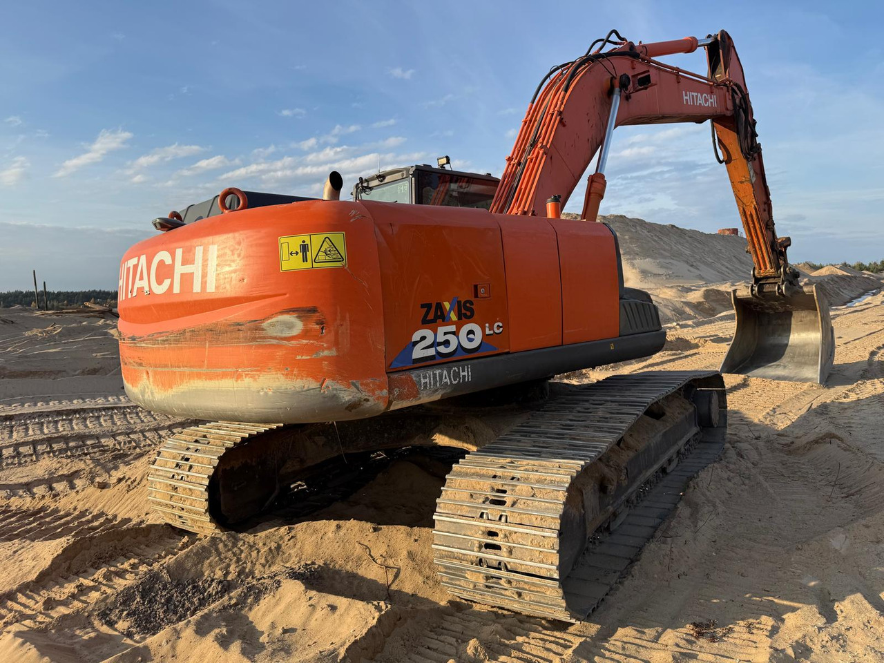 HITACHI ZX250LC-3 - מחפר סורק: תמונה 2 HITACHI ZX250LC-3 - מחפר סורק: תמונה 2