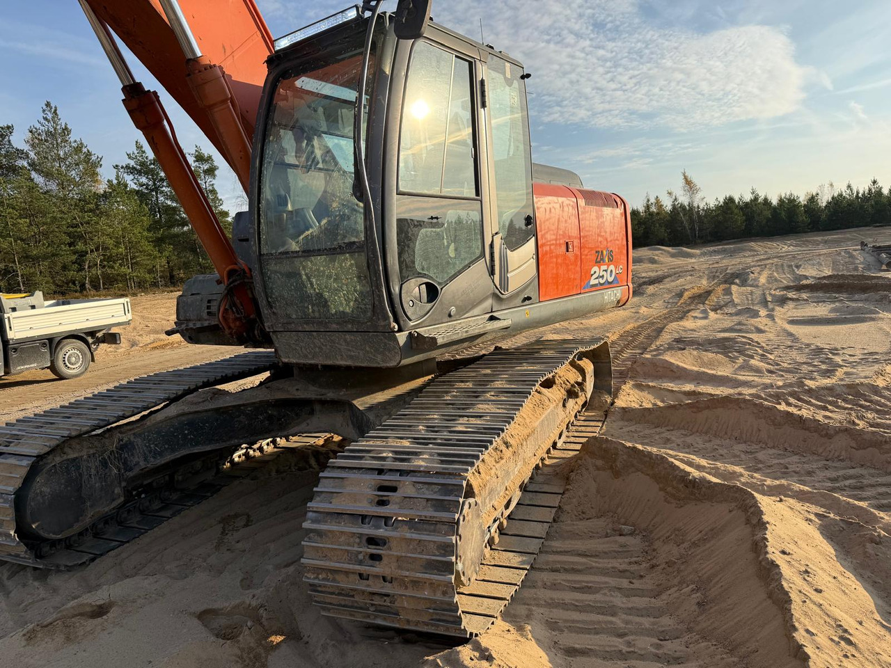 HITACHI ZX250LC-3 - מחפר סורק: תמונה 1 HITACHI ZX250LC-3 - מחפר סורק: תמונה 1
