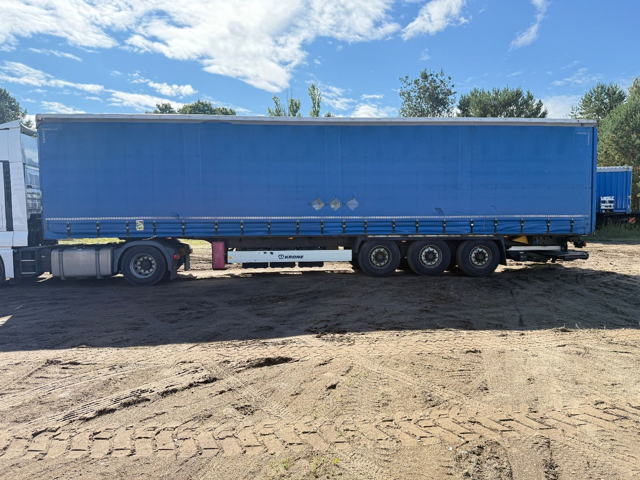 Krone SD mit Faltbare Ladebordwand - סמיטריילר עם וילונות צד: תמונה 4 Krone SD mit Faltbare Ladebordwand - סמיטריילר עם וילונות צד: תמונה 4