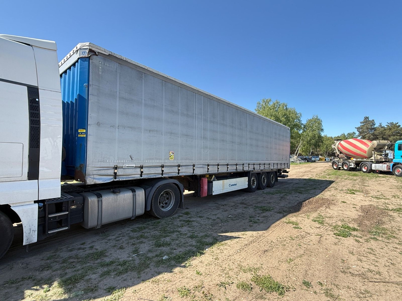 Krone SD mit Ladebordwand - סמיטריילר עם וילונות צד: תמונה 2 Krone SD mit Ladebordwand - סמיטריילר עם וילונות צד: תמונה 2