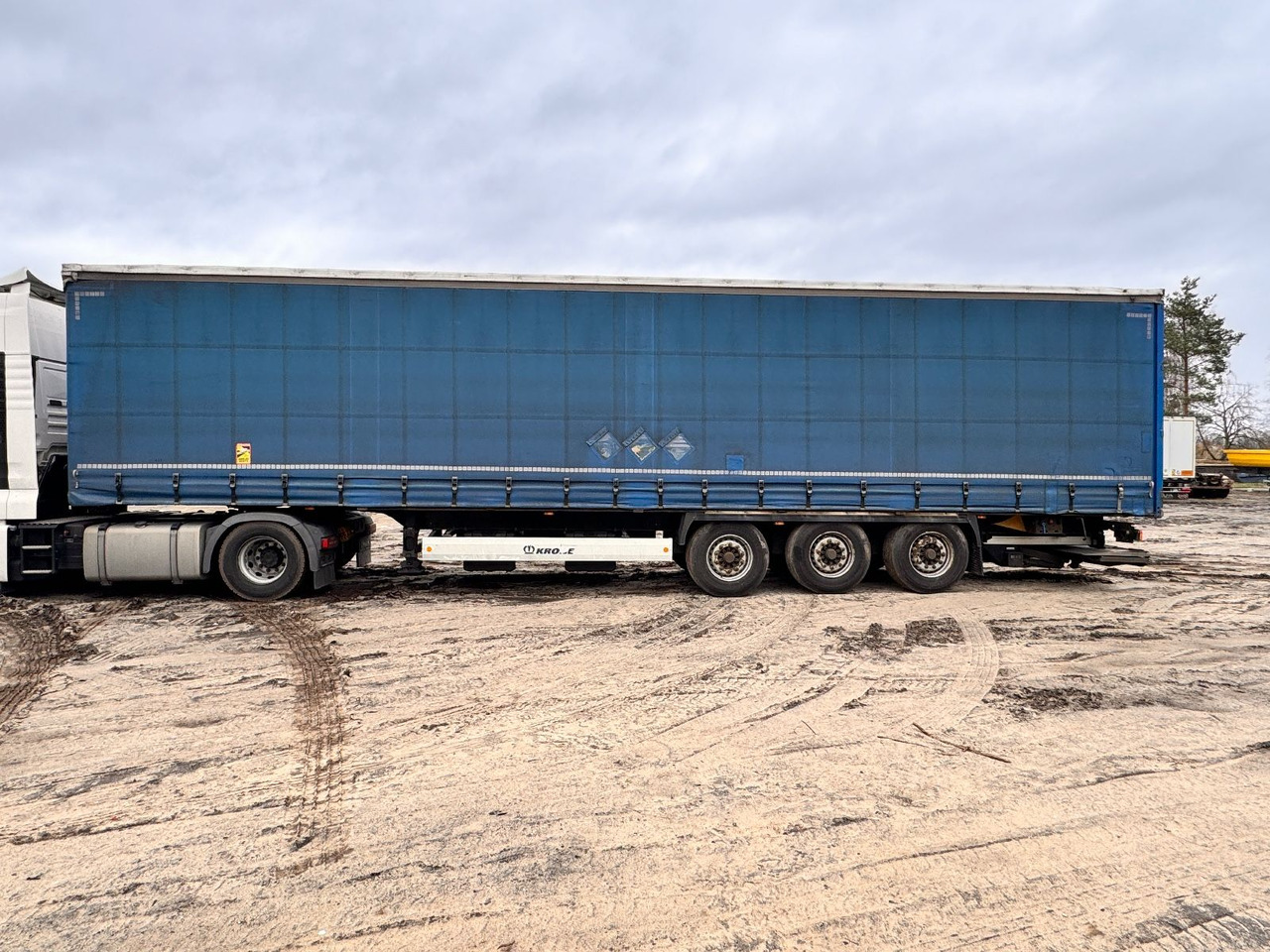Krone SDP 27 ELB4-CS - סמיטריילר עם וילונות צד: תמונה 3 Krone SDP 27 ELB4-CS - סמיטריילר עם וילונות צד: תמונה 3