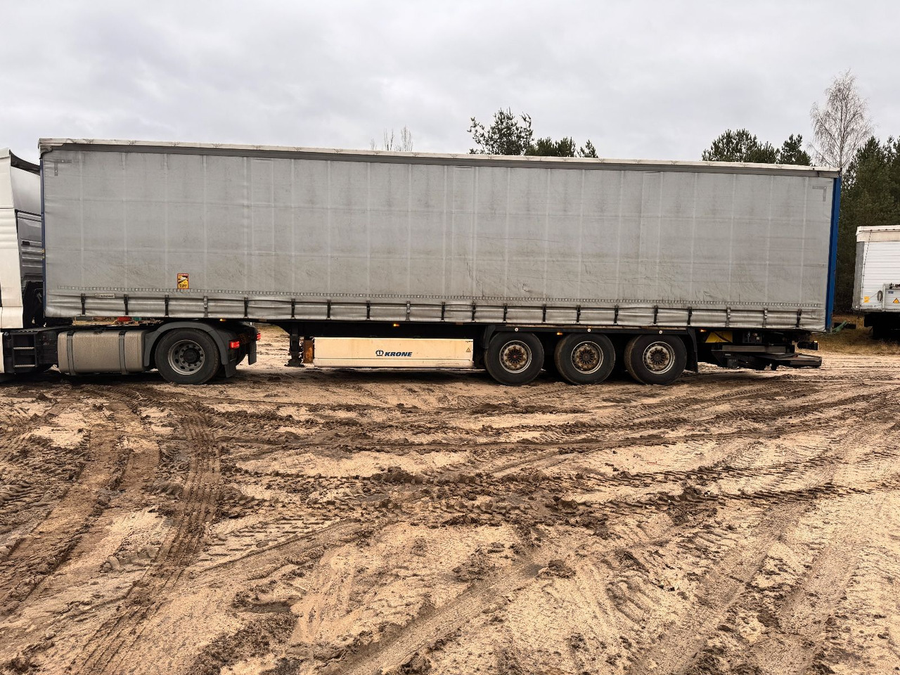 Krone SDP 27 ELB4-CS - סמיטריילר עם וילונות צד: תמונה 4 Krone SDP 27 ELB4-CS - סמיטריילר עם וילונות צד: תמונה 4