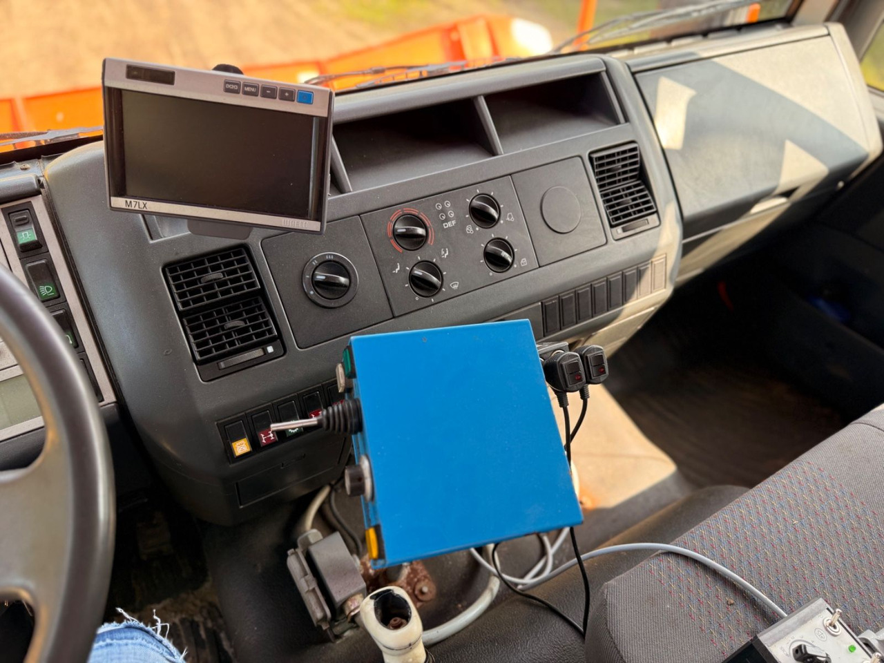 מזהיר, משאית מנוף MAN 10.224  Atlas Kran Salzstreuer 4X4: תמונה 15