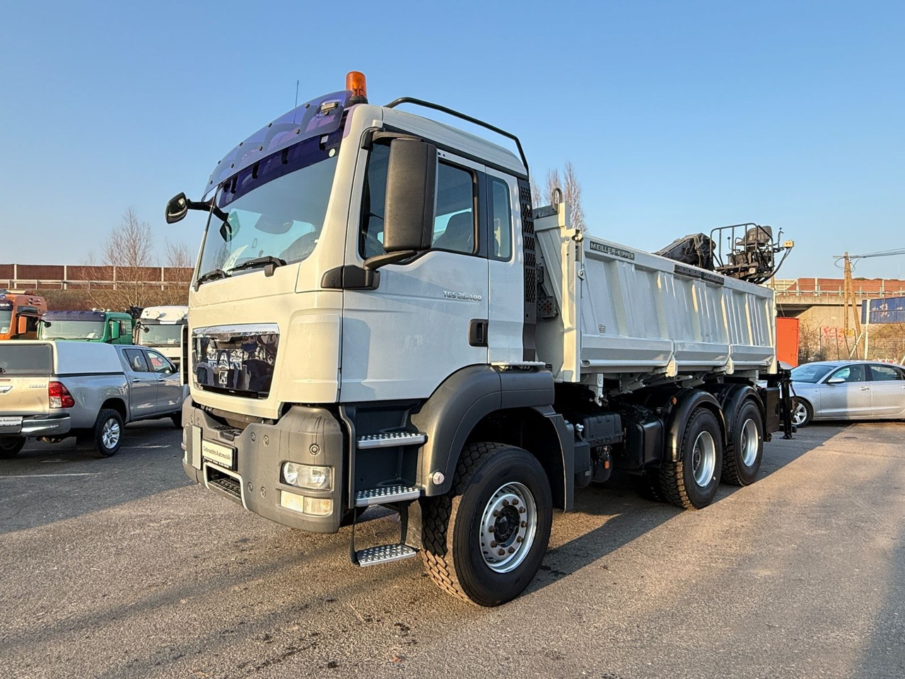 MAN TGS 26.400 Kipper mit Kran Jonsered 6x4 - מזהיר: תמונה 3 MAN TGS 26.400 Kipper mit Kran Jonsered 6x4 - מזהיר: תמונה 3
