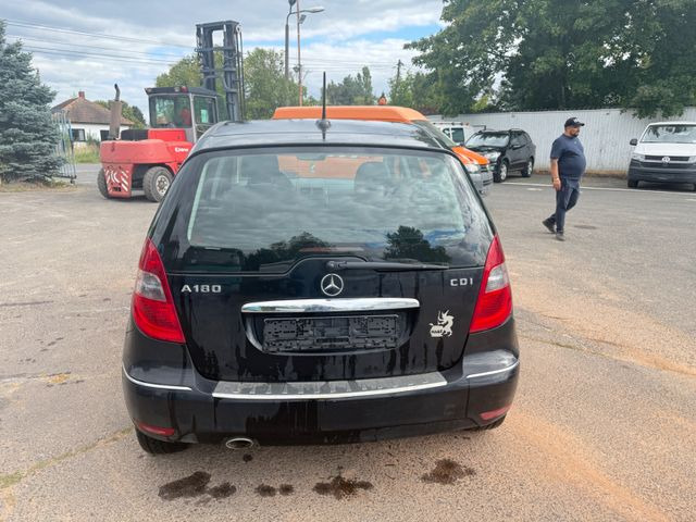Mercedes-Benz A 180 A -Klasse A 180 CDI - מכונית: תמונה 4 Mercedes-Benz A 180 A -Klasse A 180 CDI - מכונית: תמונה 4