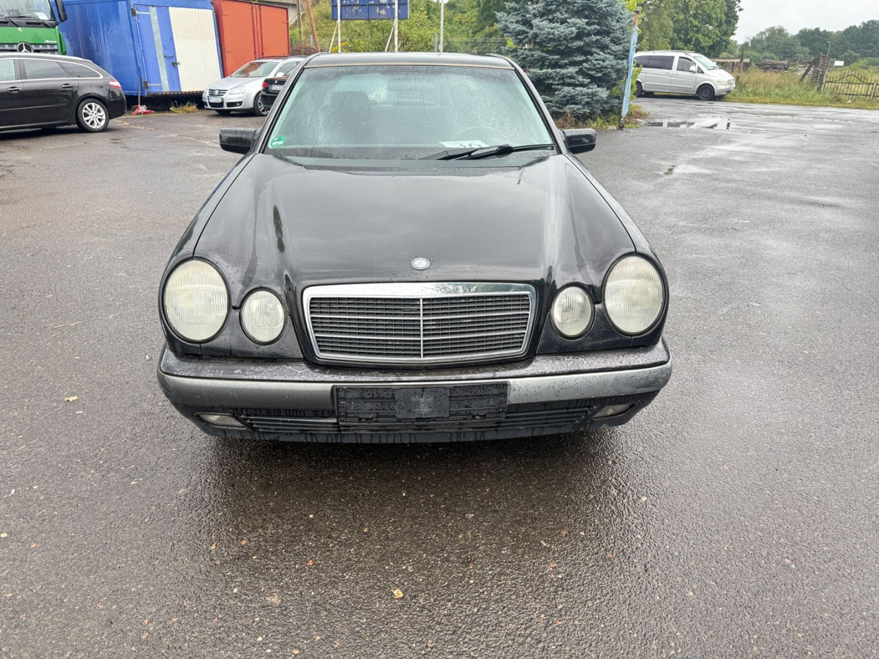 Mercedes-Benz E 200 - סדאן: תמונה 2 Mercedes-Benz E 200 - סדאן: תמונה 2