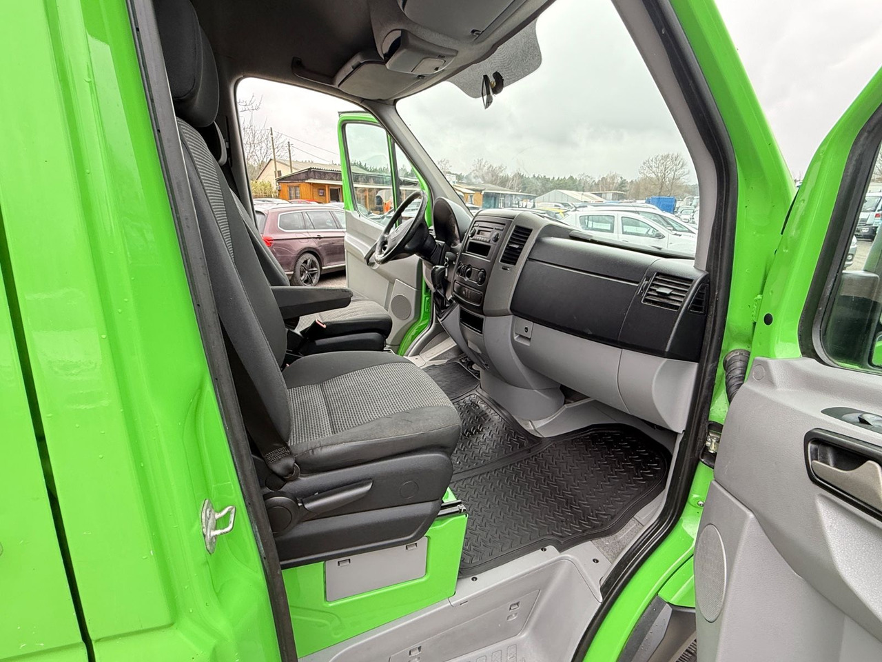 כלי רכב מסחרי עם לוח Mercedes-Benz Sprinter 313 CDI: תמונה 11