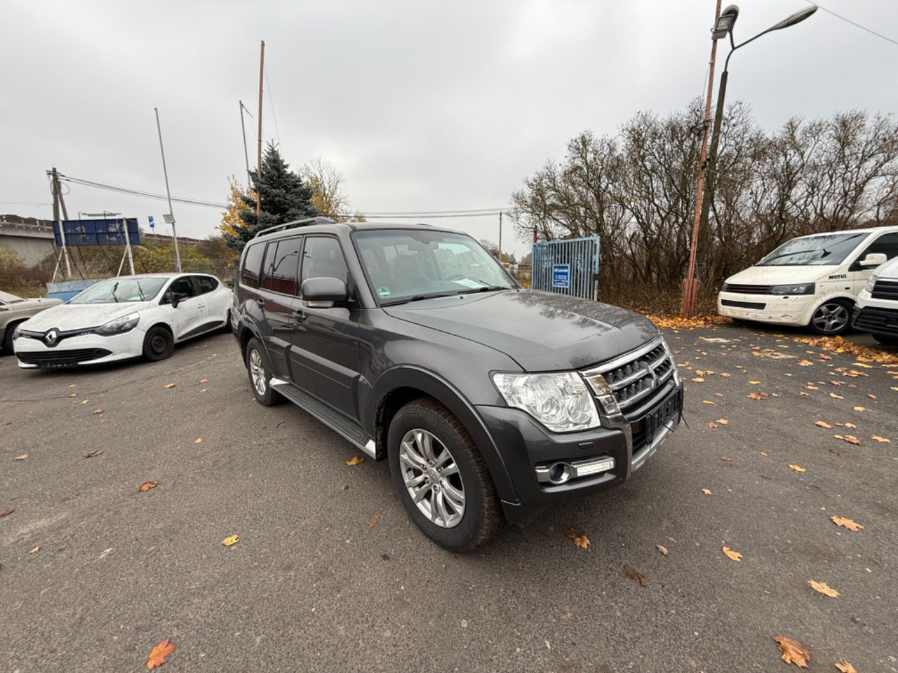 Mitsubishi Pajero 3,2 DI-D Edition 100 - SUV: תמונה 2 Mitsubishi Pajero 3,2 DI-D Edition 100 - SUV: תמונה 2