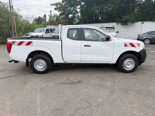 Nissan Navara NP300 Visia King Cab 4x4 - SUV: תמונה 5 Nissan Navara NP300 Visia King Cab 4x4 - SUV: תמונה 5