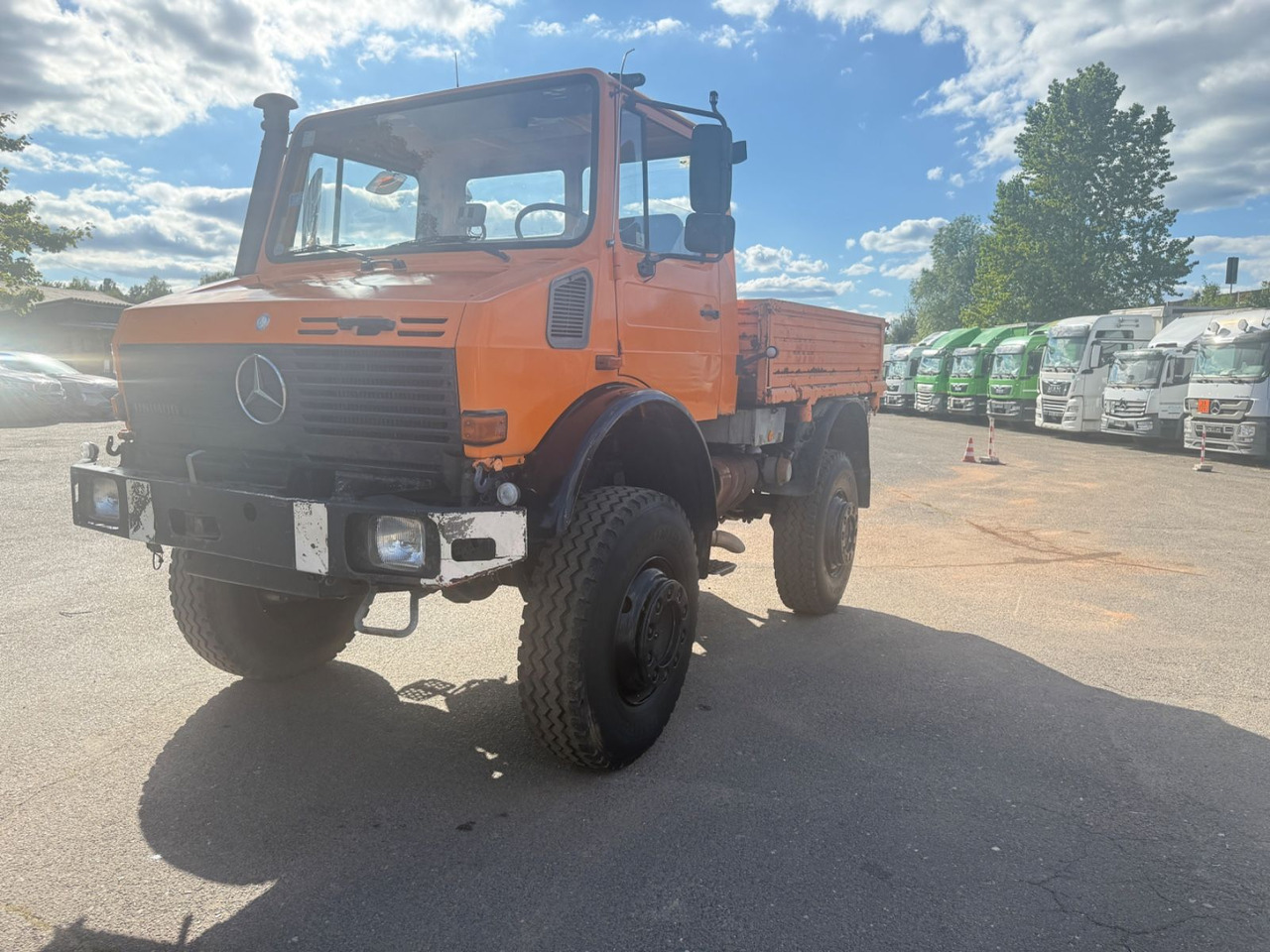 Unimog 2100 4x4 - משאית צד נופל/ שטוחה: תמונה 3 Unimog 2100 4x4 - משאית צד נופל/ שטוחה: תמונה 3
