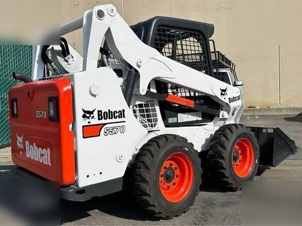 BOBCAT S590 - מעמיס היגוי החלקה: תמונה 1 BOBCAT S590 - מעמיס היגוי החלקה: תמונה 1