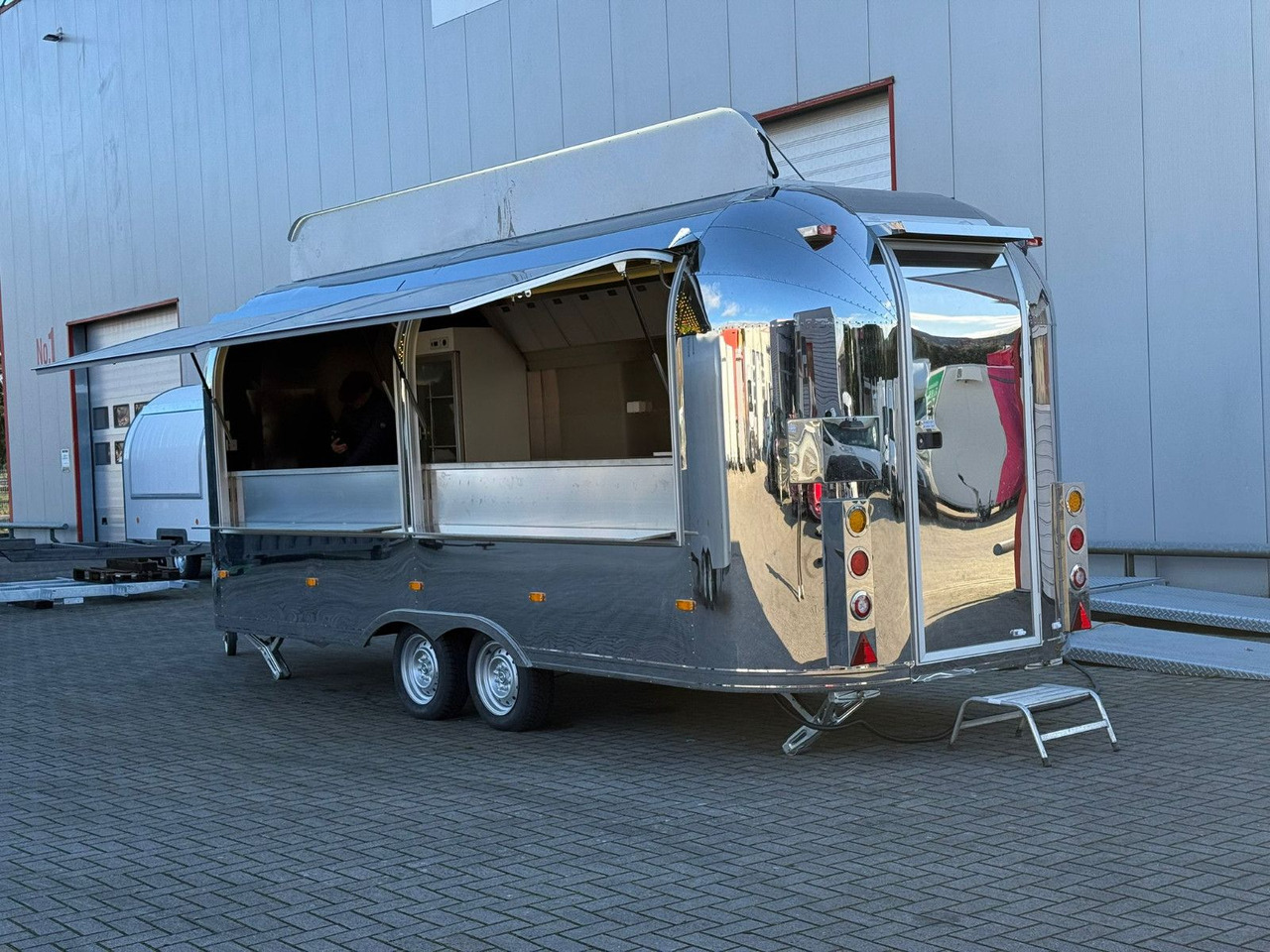 Esselmann Delistar Foodtruck 6000 ähn. Airstream - קרון נגרר לממכר: תמונה 3 Esselmann Delistar Foodtruck 6000 ähn. Airstream - קרון נגרר לממכר: תמונה 3