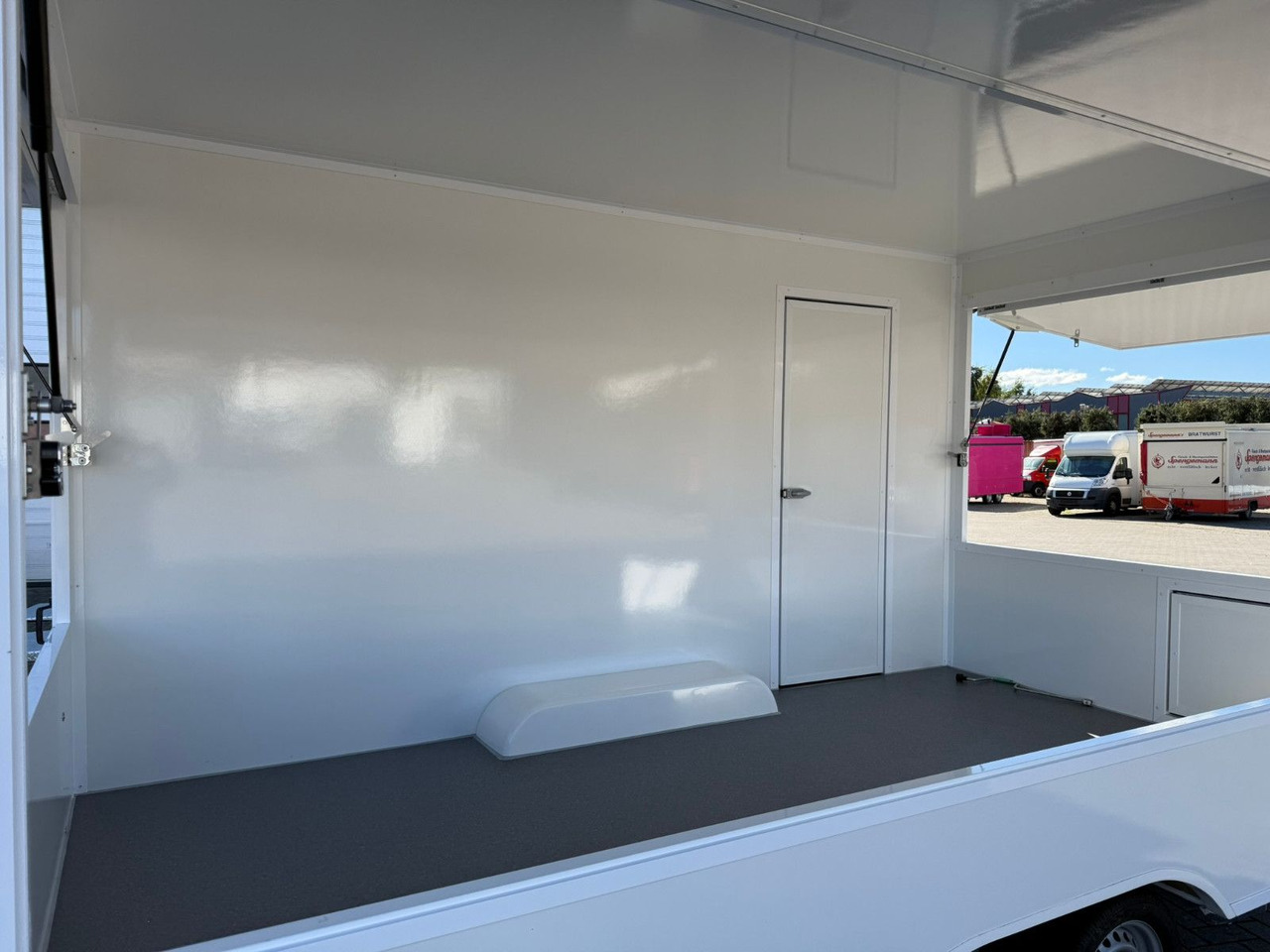 Esselmann Karello 4.2i Verkaufsanhänger Imbiss - קרון נגרר לממכר: תמונה 5 Esselmann Karello 4.2i Verkaufsanhänger Imbiss - קרון נגרר לממכר: תמונה 5