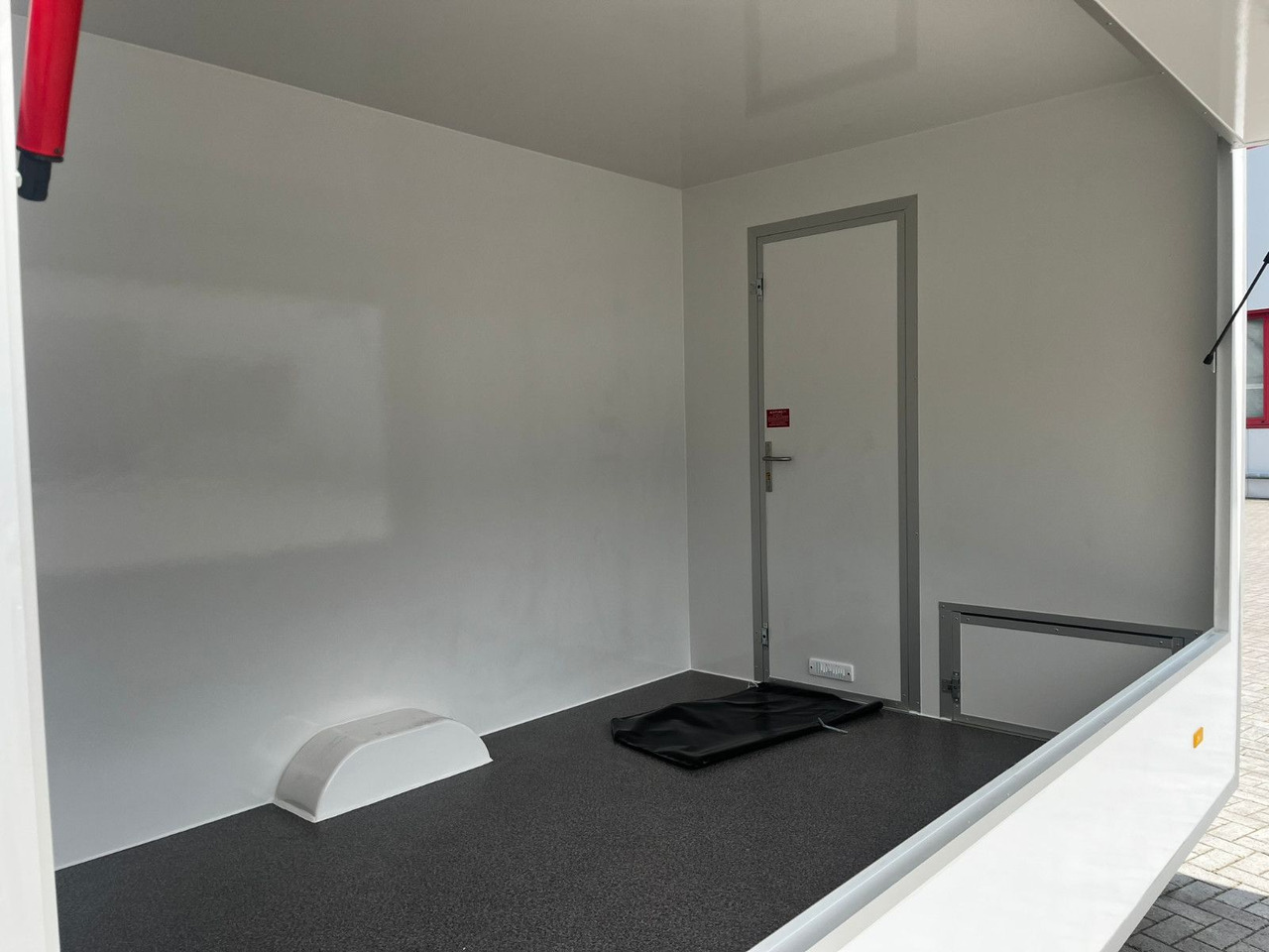 Esselmann Sandwichanhänger Verkaufsanhänger leer - קרון נגרר לממכר: תמונה 4 Esselmann Sandwichanhänger Verkaufsanhänger leer - קרון נגרר לממכר: תמונה 4