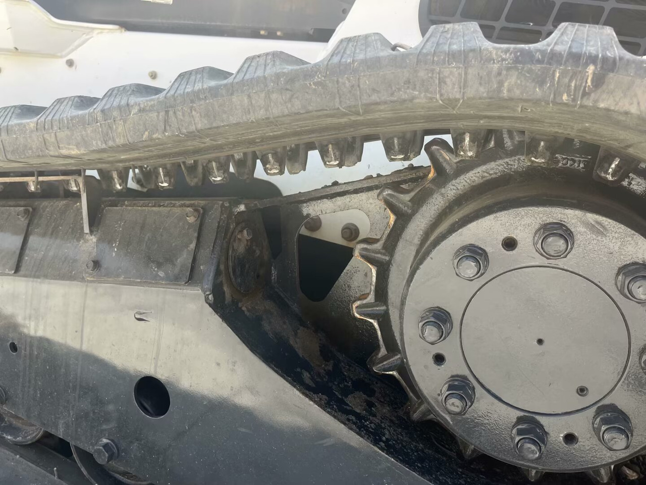 Bobcat T770 - מעמיס היגוי החלקה: תמונה 4 Bobcat T770 - מעמיס היגוי החלקה: תמונה 4