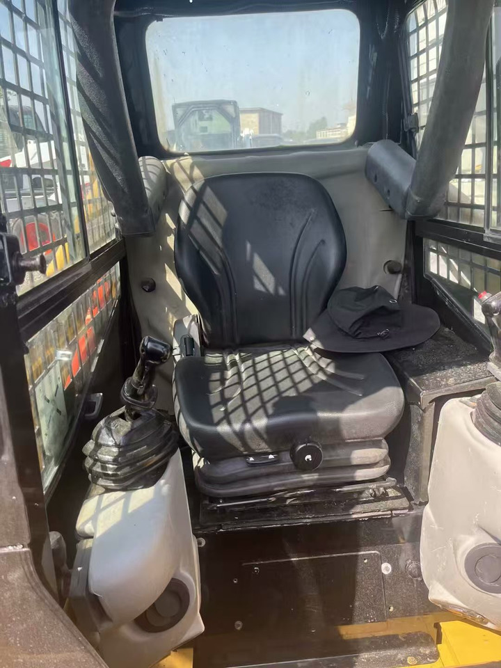 CAT 226B3 - מעמיס היגוי החלקה: תמונה 4 CAT 226B3 - מעמיס היגוי החלקה: תמונה 4