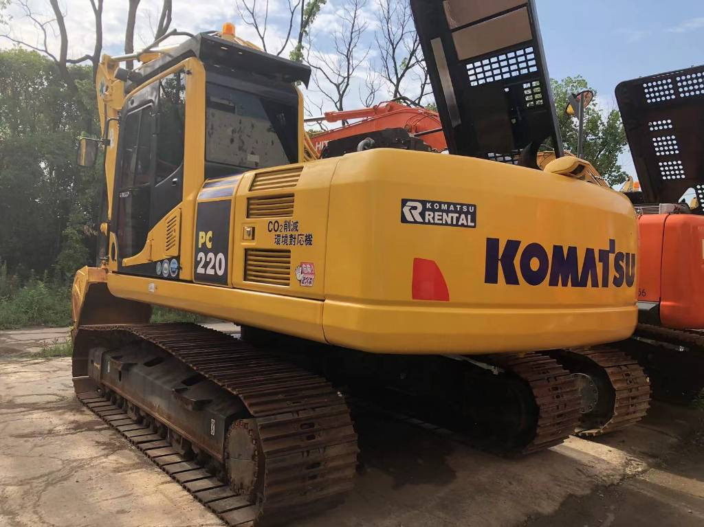 Komatsu PC220-8 - מחפר סורק: תמונה 1 Komatsu PC220-8 - מחפר סורק: תמונה 1