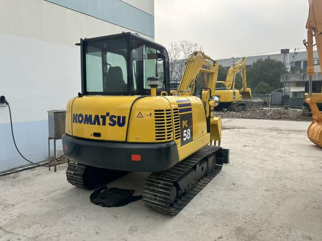 Komatsu PC56 - מיני מחפר: תמונה 1 Komatsu PC56 - מיני מחפר: תמונה 1