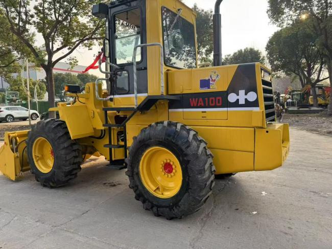 Komatsu WA100 - מעמיס גלגלים: תמונה 4 Komatsu WA100 - מעמיס גלגלים: תמונה 4
