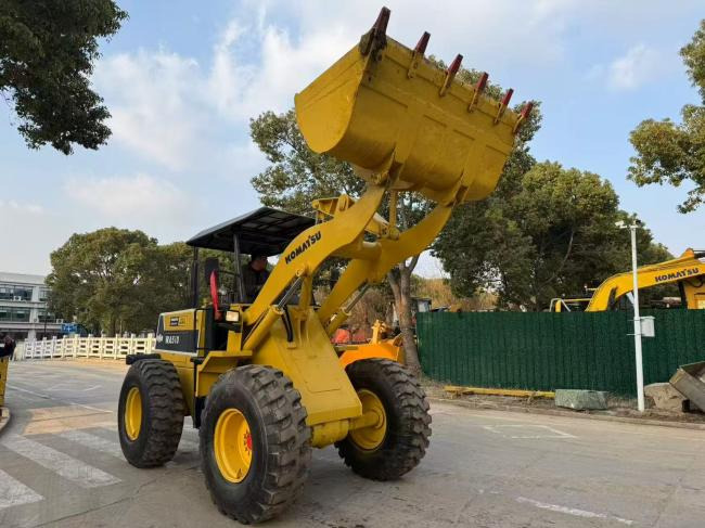 Komatsu WA100 - מעמיס גלגלים: תמונה 2 Komatsu WA100 - מעמיס גלגלים: תמונה 2