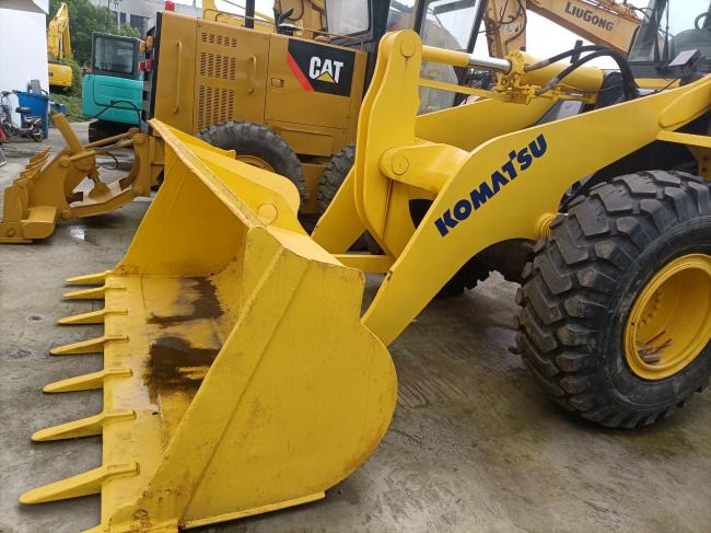 Komatsu WA320 - מעמיס גלגלים: תמונה 4 Komatsu WA320 - מעמיס גלגלים: תמונה 4