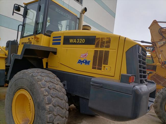Komatsu WA320 - מעמיס גלגלים: תמונה 3 Komatsu WA320 - מעמיס גלגלים: תמונה 3