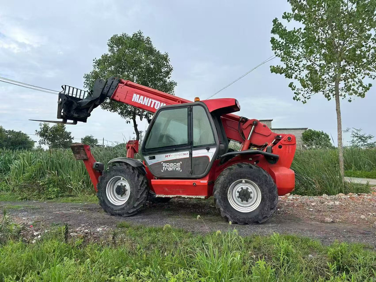 MANITOU MT-1740 - מפעיל טלסקופי: תמונה 1 MANITOU MT-1740 - מפעיל טלסקופי: תמונה 1