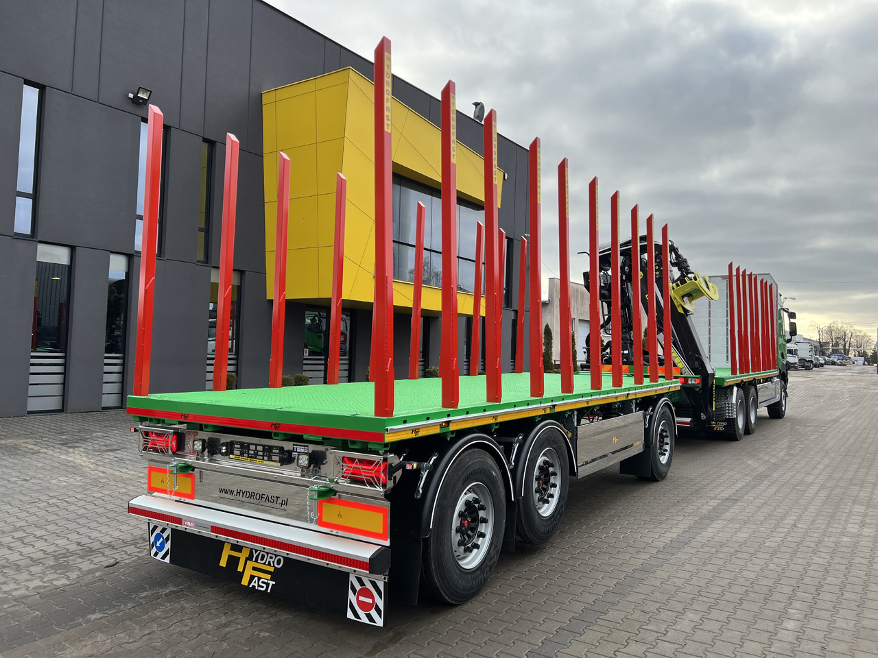 Hydrofast Przyczepa platforma 3 osiowa do przewozu drewna / 3-axle platform trailer for timber transport - קרון נגרר צד נופל/ שטוח: תמונה 2 Hydrofast Przyczepa platforma 3 osiowa do przewozu drewna / 3-axle platform trailer for timber transport - קרון נגרר צד נופל/ שטוח: תמונה 2