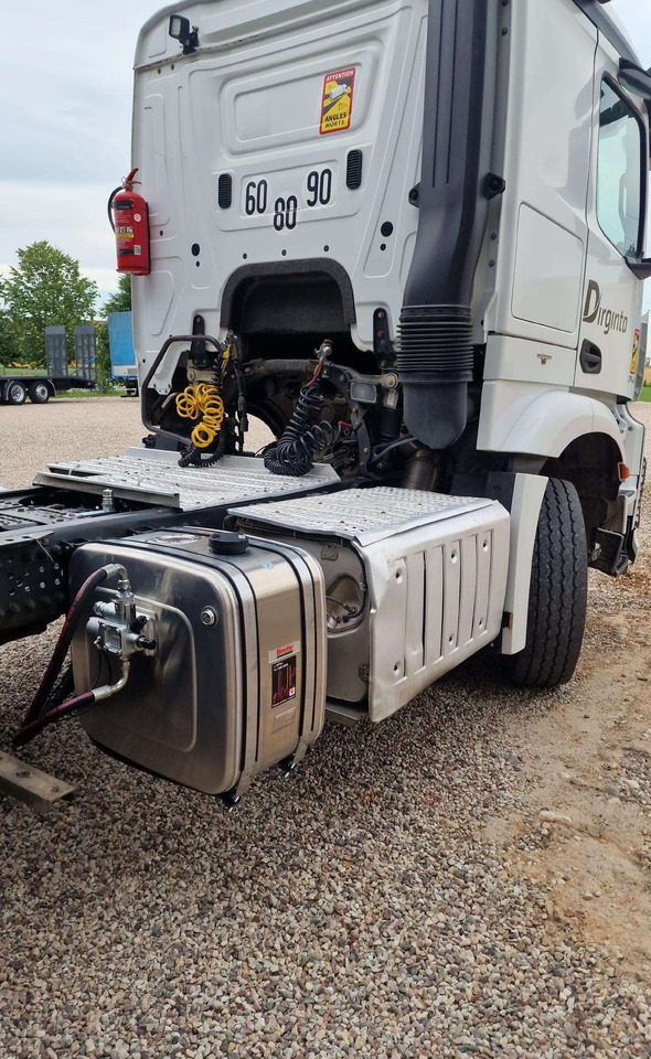 Iveco HIDRAULIA BINOTTO - יחידת טרקטור: תמונה 1 Iveco HIDRAULIA BINOTTO - יחידת טרקטור: תמונה 1