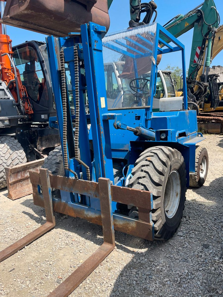 FORD MOTOR - מלגזת שטח קשה: תמונה 2 FORD MOTOR - מלגזת שטח קשה: תמונה 2