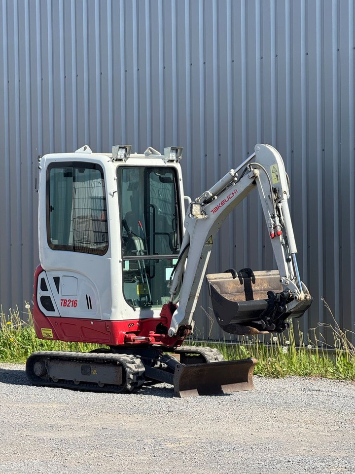 Takeuchi TB216 - מיני מחפר: תמונה 2 Takeuchi TB216 - מיני מחפר: תמונה 2