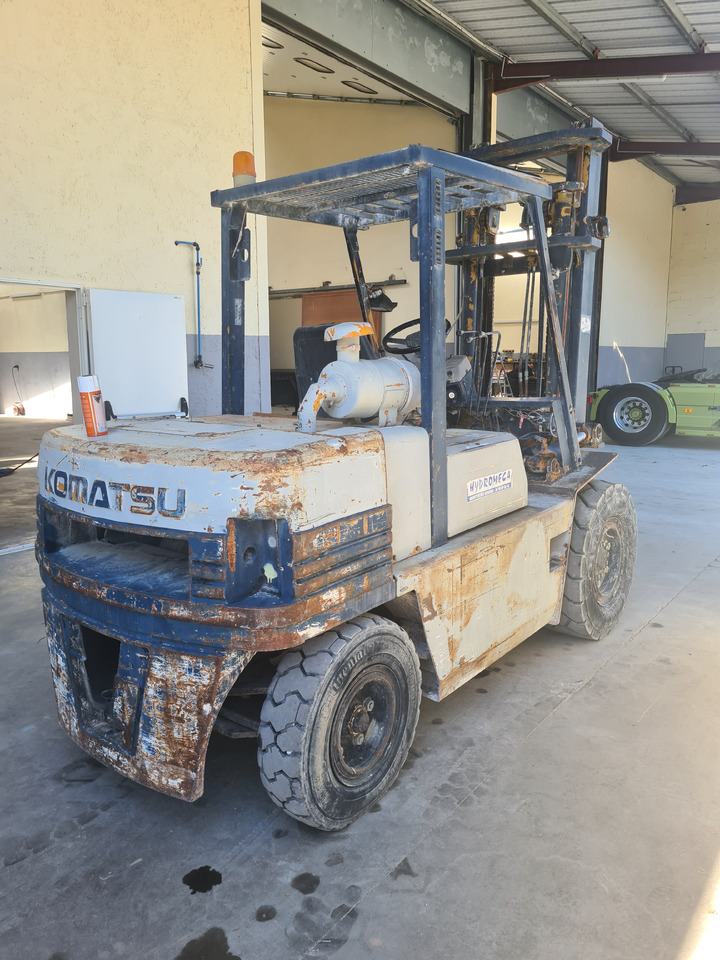 KOMATSU FD40-4 - ציוד לטיפול בחומרים: תמונה 2 KOMATSU FD40-4 - ציוד לטיפול בחומרים: תמונה 2