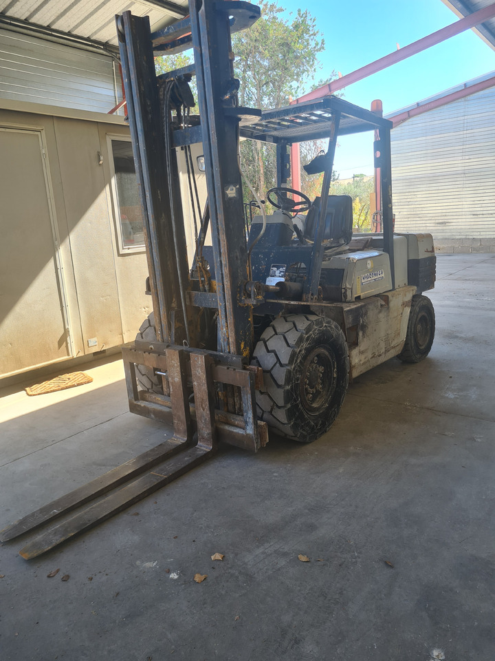 KOMATSU FD40-4 - ציוד לטיפול בחומרים: תמונה 4 KOMATSU FD40-4 - ציוד לטיפול בחומרים: תמונה 4