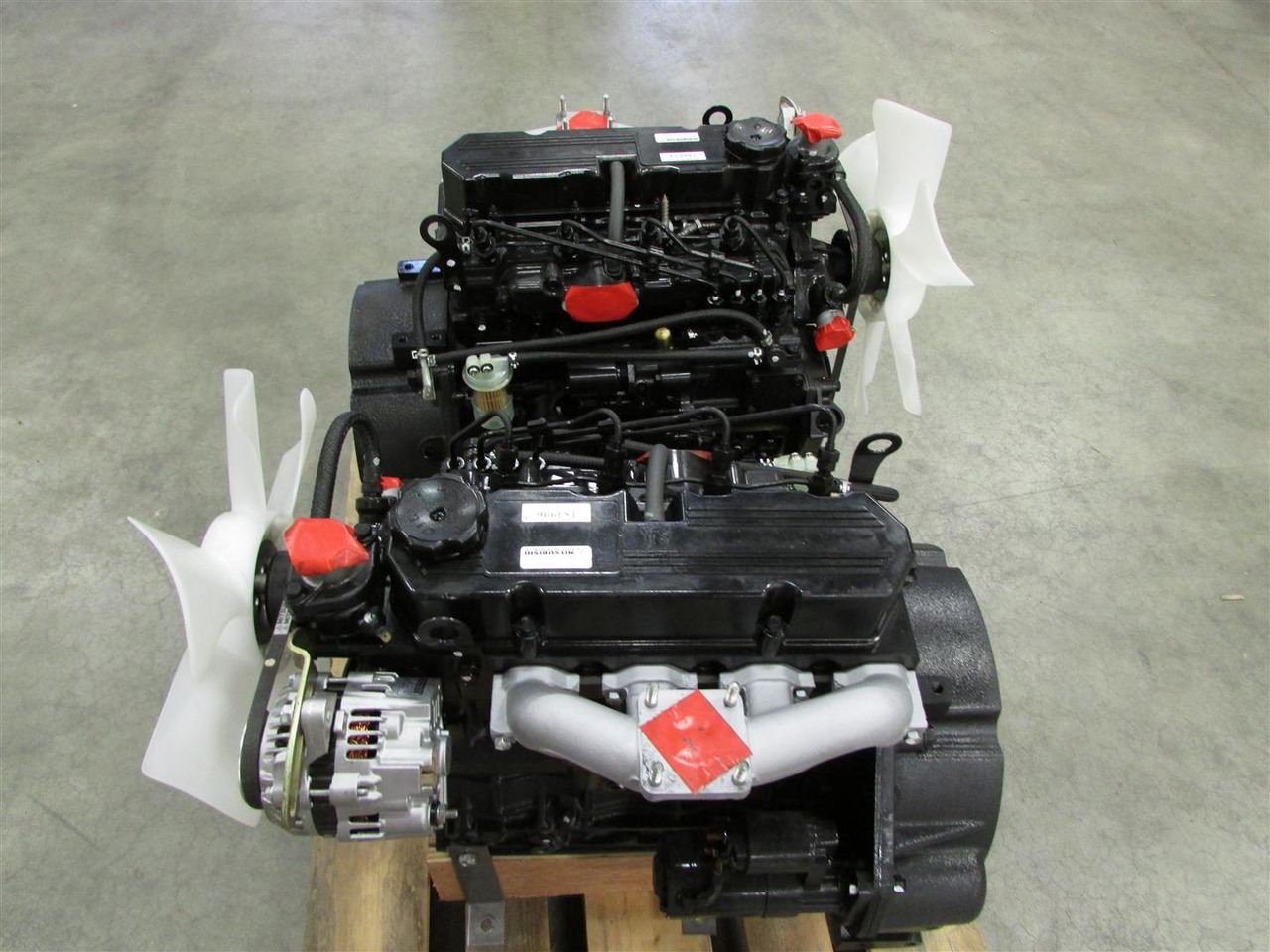 Mitsubishi NEW Engine S4L2-Z562SD / S4L2-61SD - מנוע עבור מכונות אחרות: תמונה 1 Mitsubishi NEW Engine S4L2-Z562SD / S4L2-61SD - מנוע עבור מכונות אחרות: תמונה 1