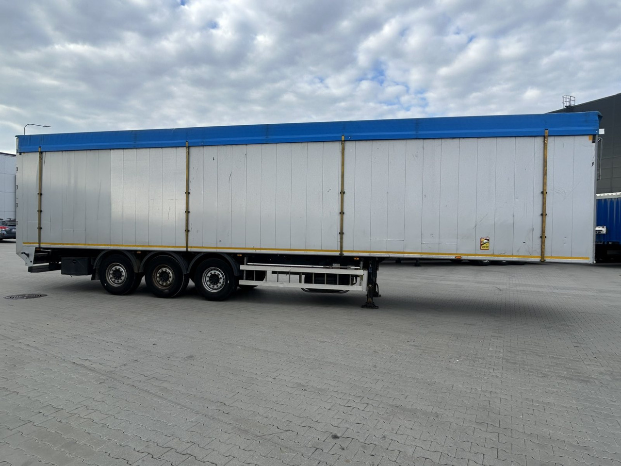BODEX KIS 3F - סמיטריילר עם רצפת הליכה: תמונה 5 BODEX KIS 3F - סמיטריילר עם רצפת הליכה: תמונה 5