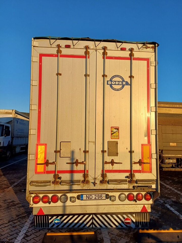 Bodex KIS3F - סמיטריילר עם רצפת הליכה: תמונה 2 Bodex KIS3F - סמיטריילר עם רצפת הליכה: תמונה 2