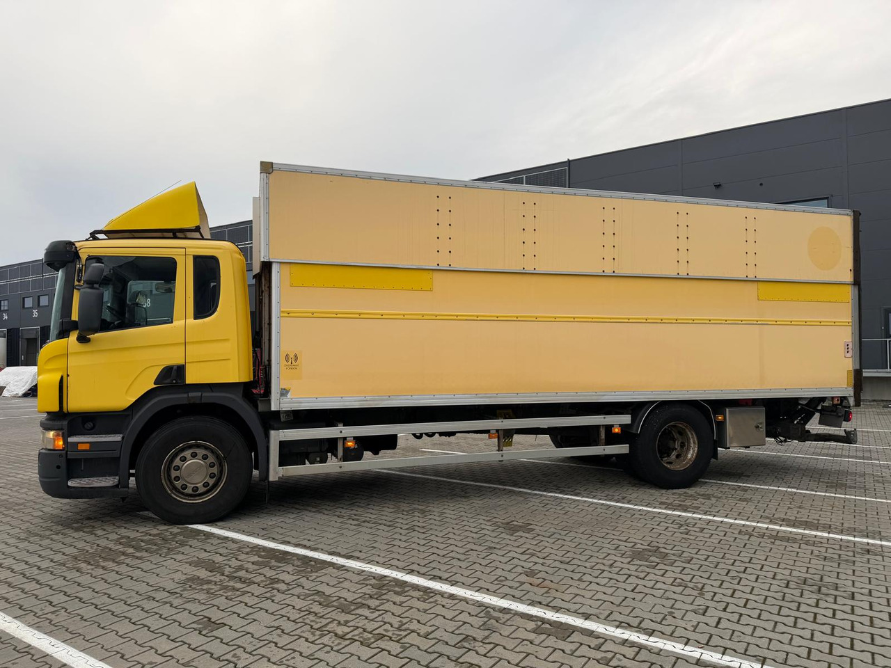 SCANIA P230 - משאית תיבה: תמונה 3 SCANIA P230 - משאית תיבה: תמונה 3