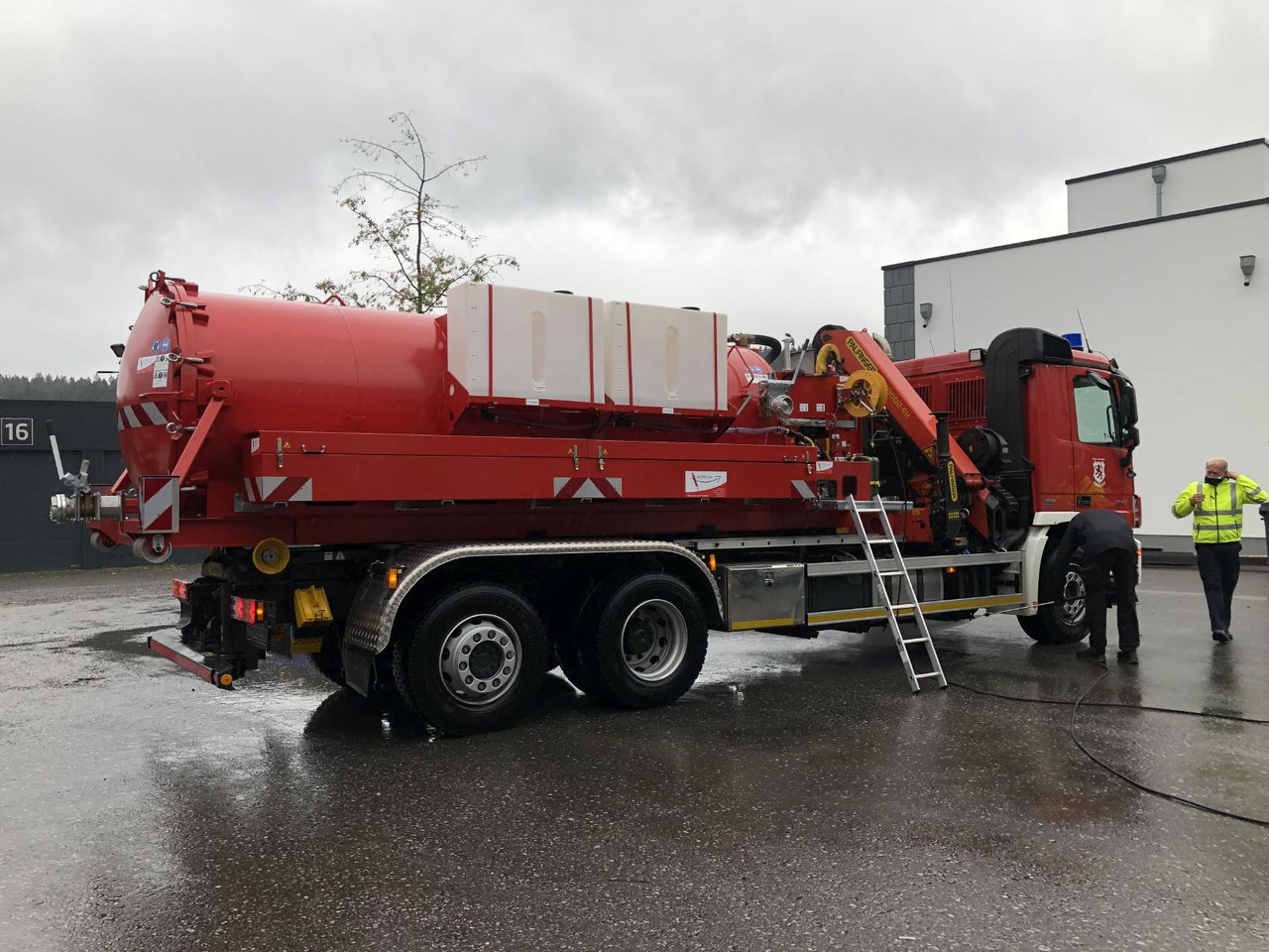 Abrollcontainer 10m³ Feuerwehr Wassertank - מכולת גלגול: תמונה 2 Abrollcontainer 10m³ Feuerwehr Wassertank - מכולת גלגול: תמונה 2