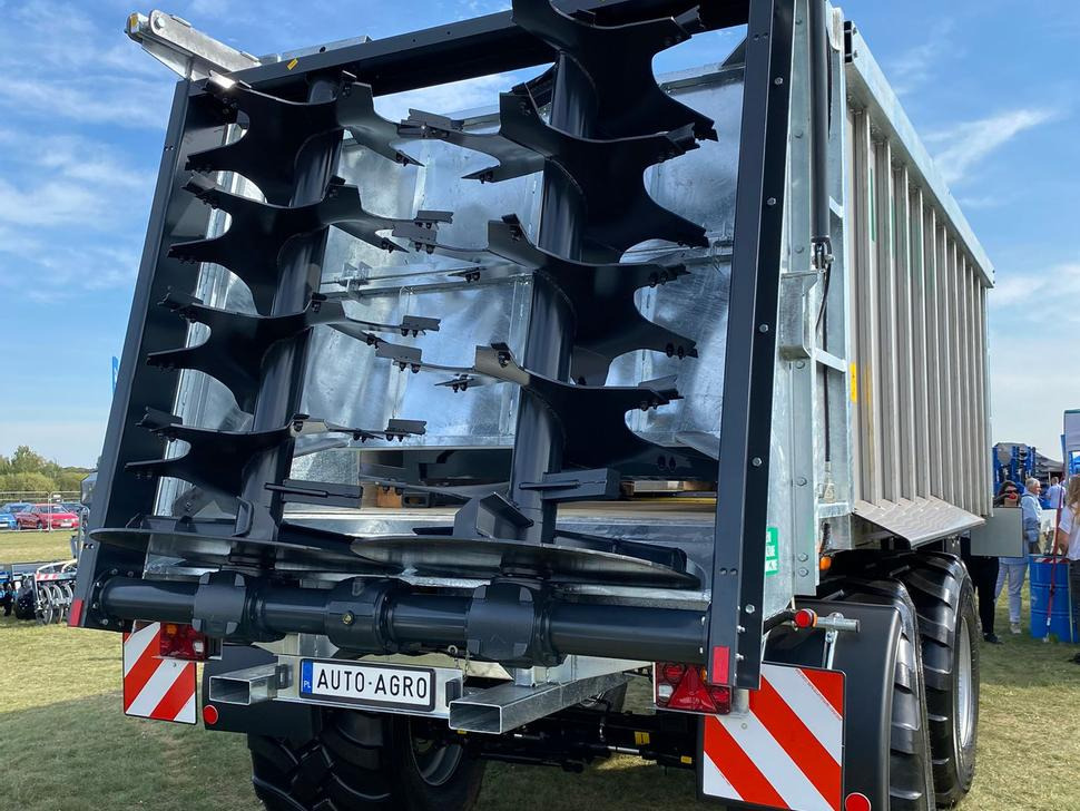 Auto-Agro Miststreuer / Manure spreader / Epandeur à fumier / Rimorchio spandiconcime / Разбрасыватель органических удобрений / Rozrzutnik obornika Tandem N268 - מפזרת זבל: תמונה 4 Auto-Agro Miststreuer / Manure spreader / Epandeur à fumier / Rimorchio spandiconcime / Разбрасыватель органических удобрений / Rozrzutnik obornika Tandem N268 - מפזרת זבל: תמונה 4