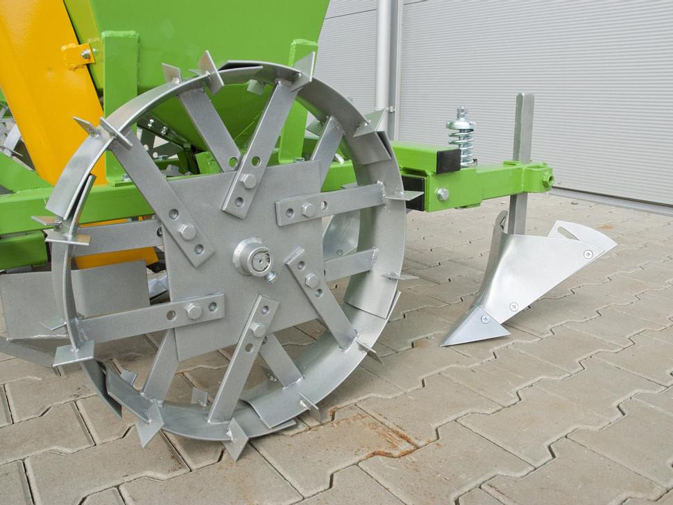 Bomet Kartoffelpflanzmaschine / Potato planter / Planteuse de pomme de terre / Piantapatate / Sadzarka ziemniaków - משתיל תפוחי אדמה: תמונה 4 Bomet Kartoffelpflanzmaschine / Potato planter / Planteuse de pomme de terre / Piantapatate / Sadzarka ziemniaków - משתיל תפוחי אדמה: תמונה 4