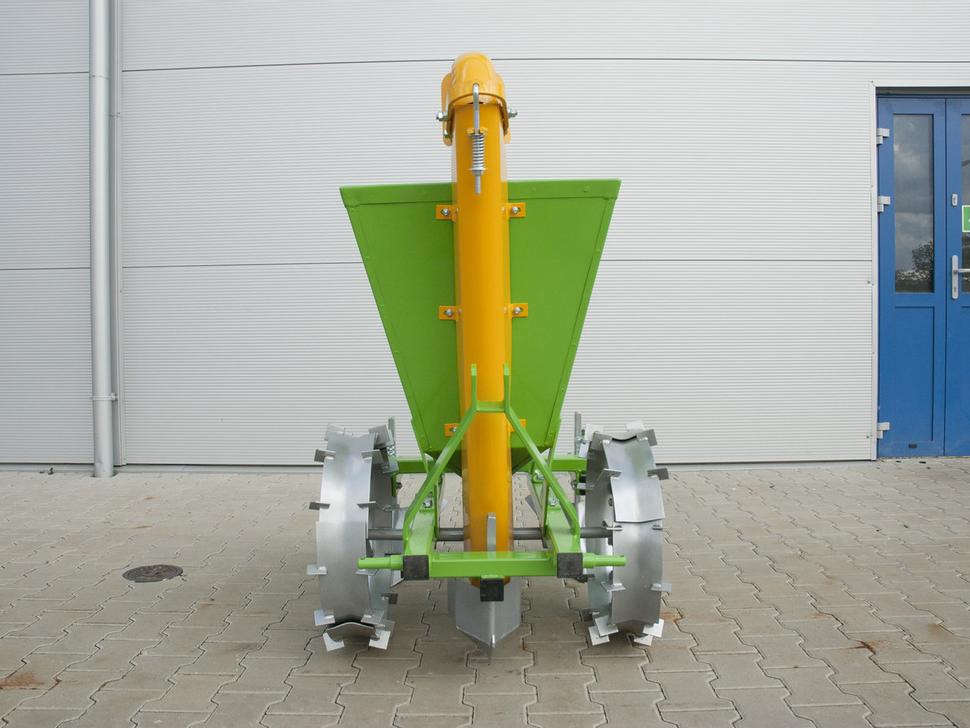 Bomet Kartoffelpflanzmaschine / Potato planter / Planteuse de pomme de terre / Piantapatate / Sadzarka ziemniaków - משתיל תפוחי אדמה: תמונה 1 Bomet Kartoffelpflanzmaschine / Potato planter / Planteuse de pomme de terre / Piantapatate / Sadzarka ziemniaków - משתיל תפוחי אדמה: תמונה 1