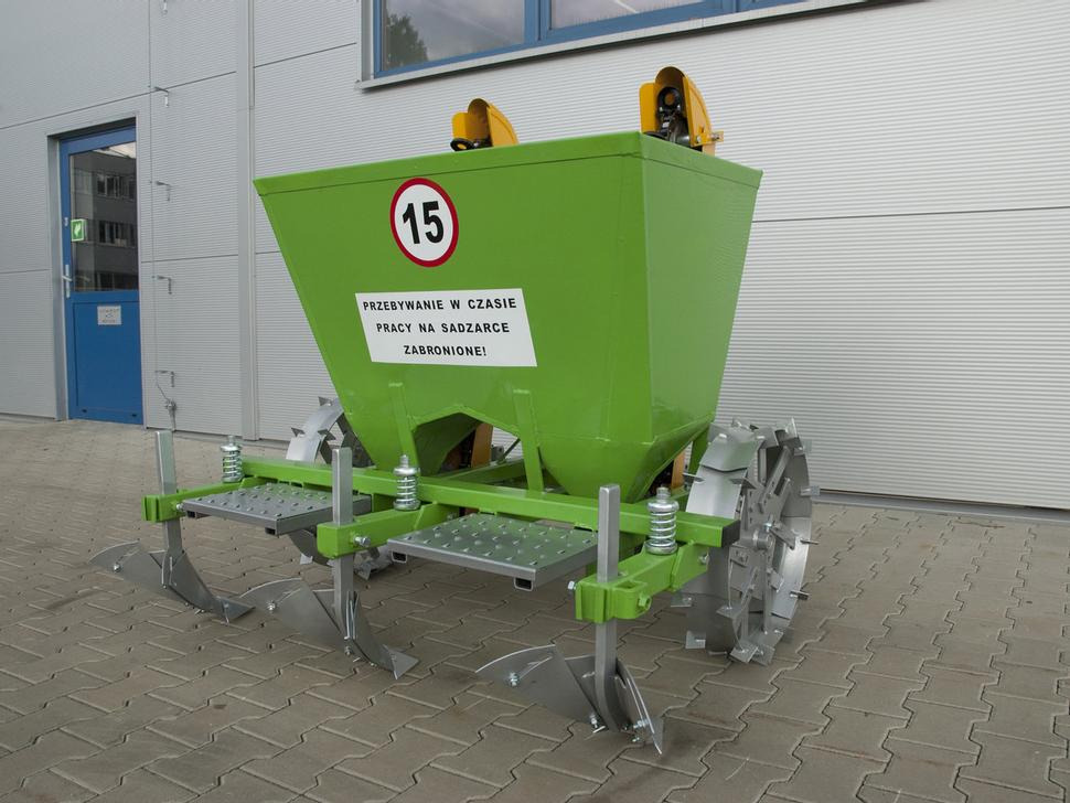 Bomet Kartoffelpflanzmaschine / Potato planter / Planteuse de pomme de terre / Piantapatate / Sadzarka ziemniaków - משתיל תפוחי אדמה: תמונה 2 Bomet Kartoffelpflanzmaschine / Potato planter / Planteuse de pomme de terre / Piantapatate / Sadzarka ziemniaków - משתיל תפוחי אדמה: תמונה 2