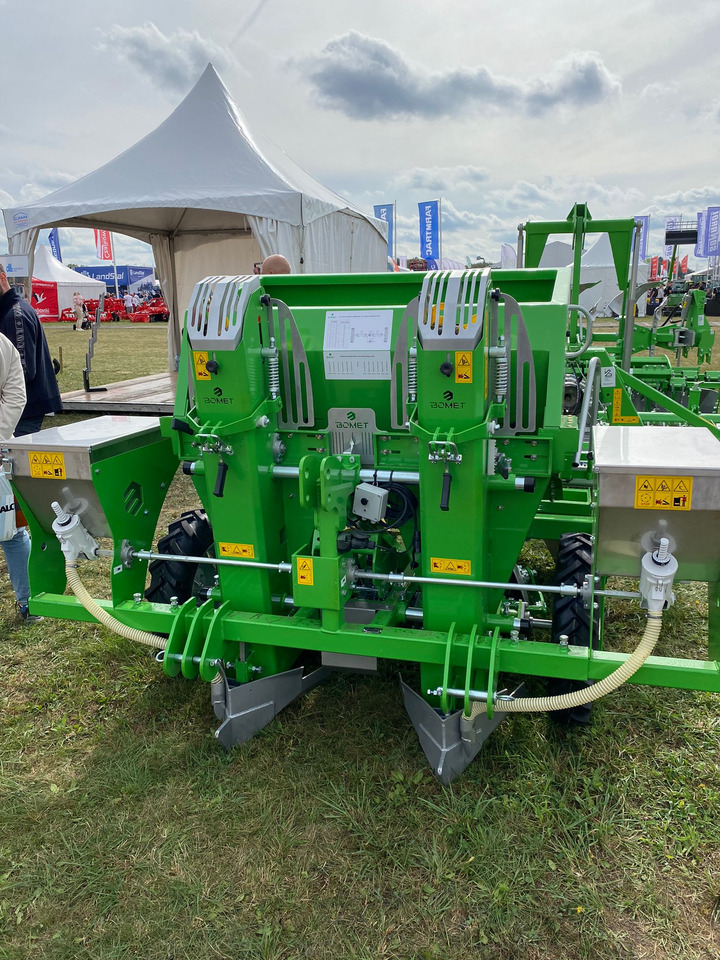Bomet Kartoffelpflanzmaschine / Potato planter / Planteuse de pomme de terre / Piantapatate / Sadzarka ziemniaków - משתיל תפוחי אדמה: תמונה 1 Bomet Kartoffelpflanzmaschine / Potato planter / Planteuse de pomme de terre / Piantapatate / Sadzarka ziemniaków - משתיל תפוחי אדמה: תמונה 1
